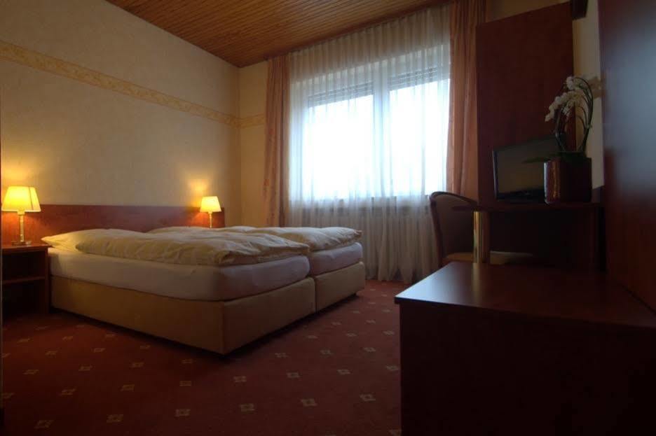 Hotel Restaurant Lenhsen Elmpt Bagian luar foto